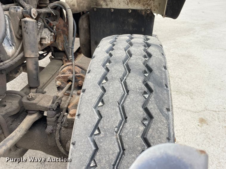 image for item OG9901 2004 International 7400 digger derrick truck