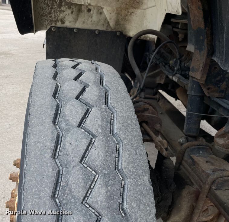 image for item OG9901 2004 International 7400 digger derrick truck