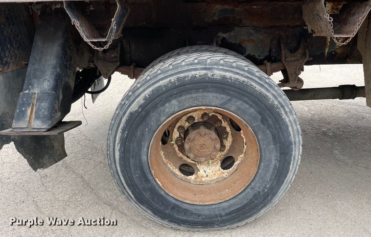 image for item OG9901 2004 International 7400 digger derrick truck