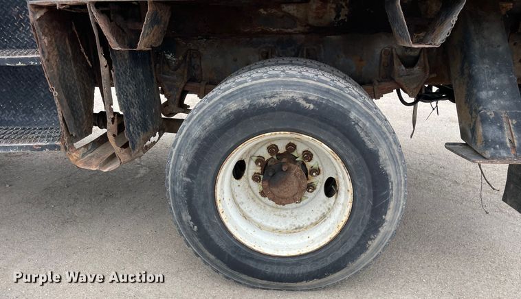 image for item OG9901 2004 International 7400 digger derrick truck