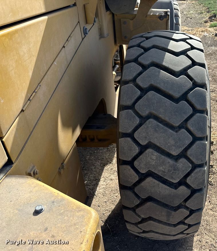 image for item OI9061 2006 John Deere 624J wheel loader