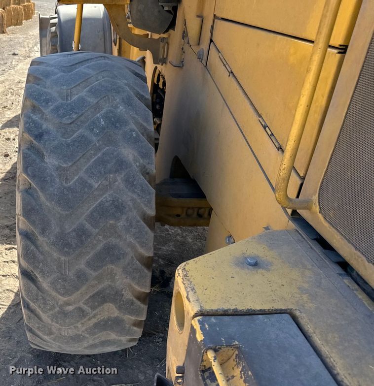 image for item OI9061 2006 John Deere 624J wheel loader