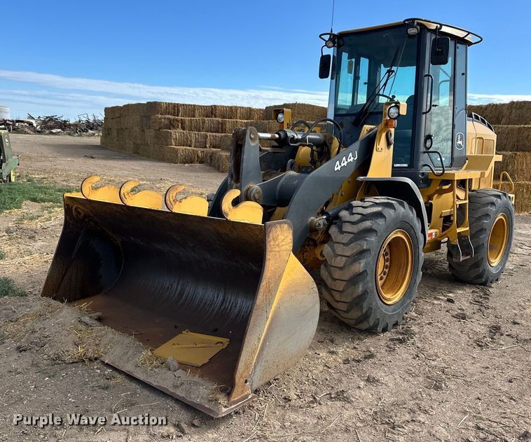 image for item OI9062 2005 John Deere 444J wheel loader