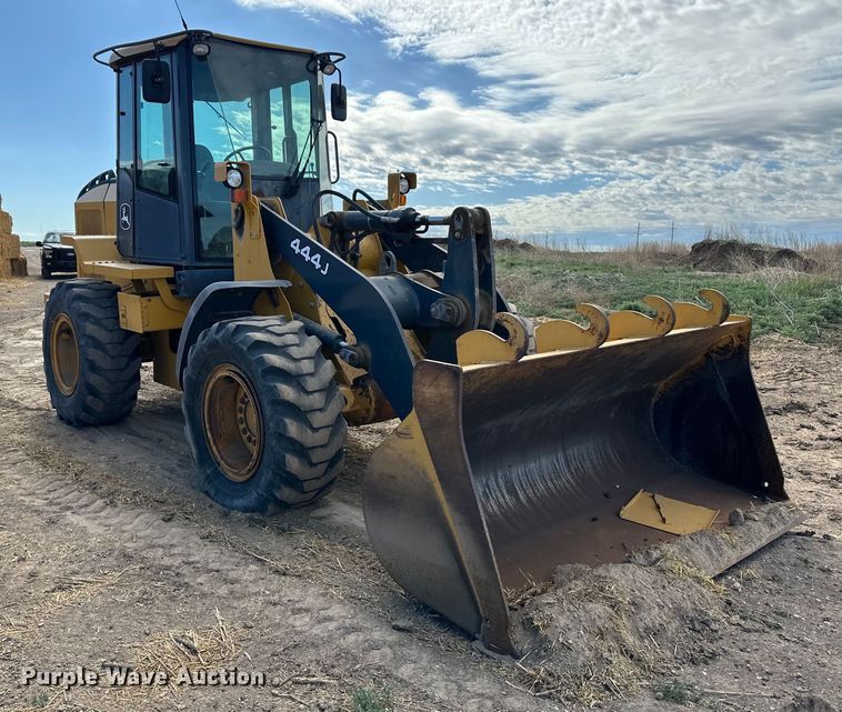 image for item OI9062 2005 John Deere 444J wheel loader