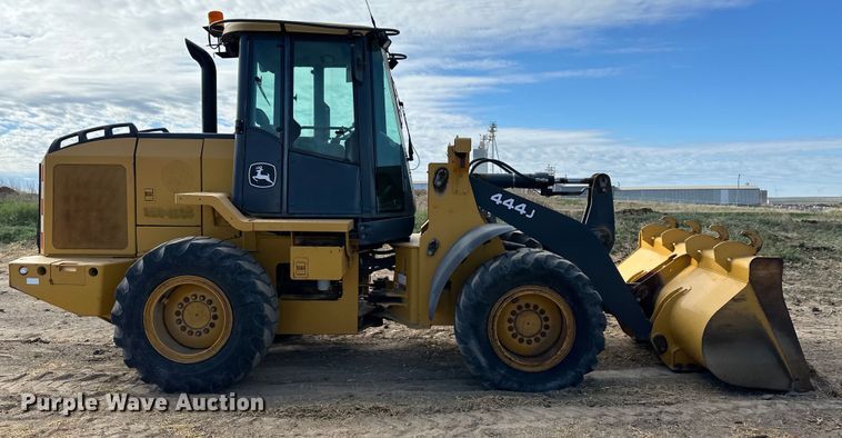 image for item OI9062 2005 John Deere 444J wheel loader