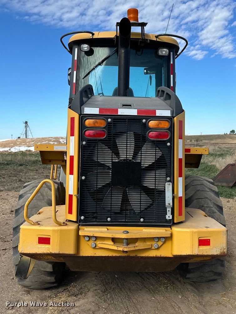 image for item OI9062 2005 John Deere 444J wheel loader