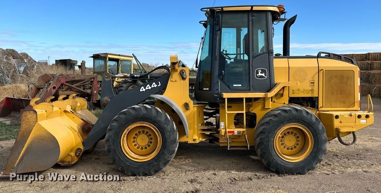 image for item OI9062 2005 John Deere 444J wheel loader