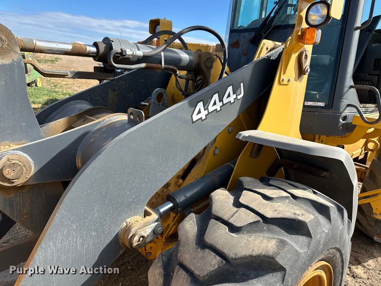 image for item OI9062 2005 John Deere 444J wheel loader