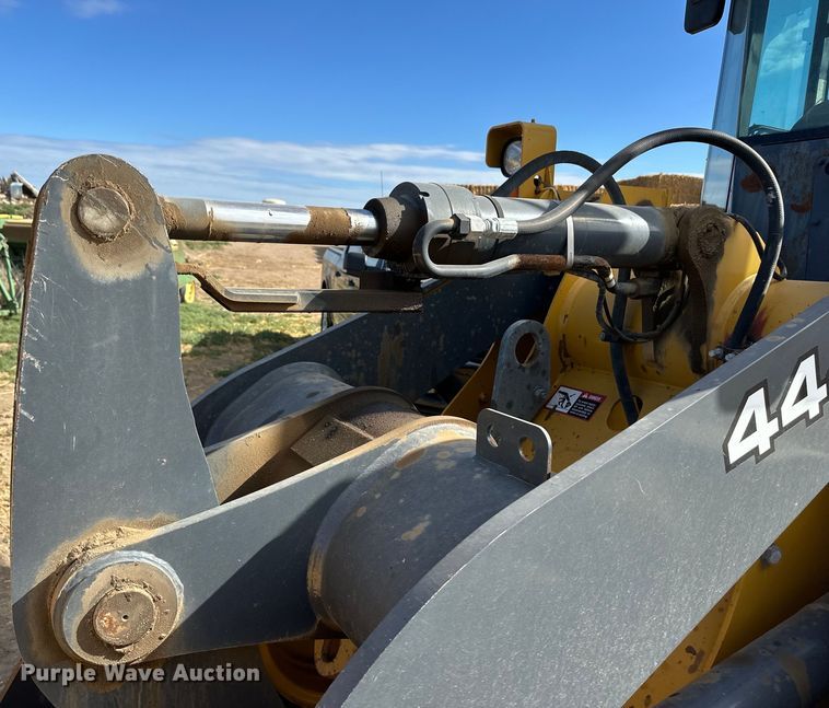 image for item OI9062 2005 John Deere 444J wheel loader