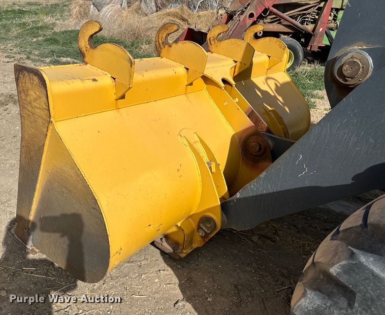 image for item OI9062 2005 John Deere 444J wheel loader