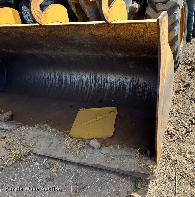 image for item OI9062 2005 John Deere 444J wheel loader