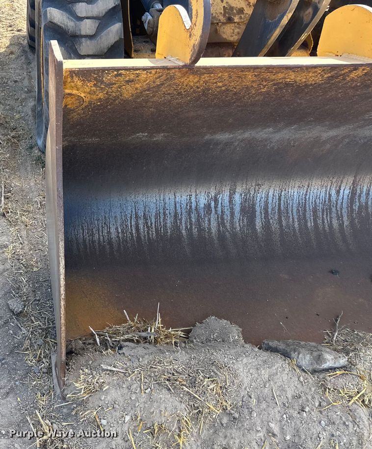 image for item OI9062 2005 John Deere 444J wheel loader