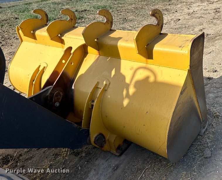 image for item OI9062 2005 John Deere 444J wheel loader