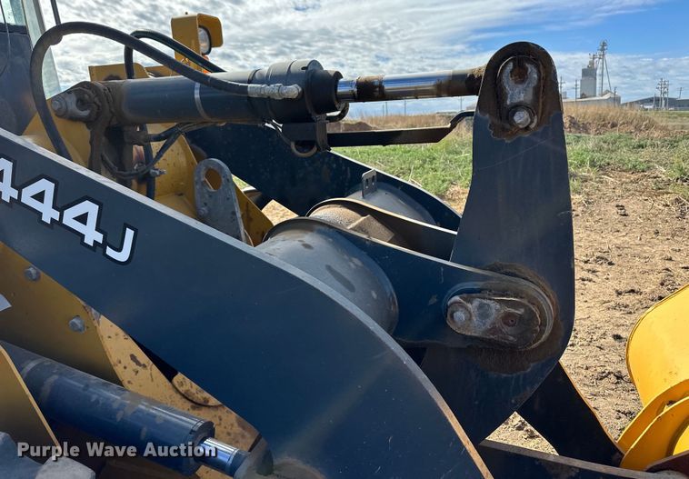 image for item OI9062 2005 John Deere 444J wheel loader