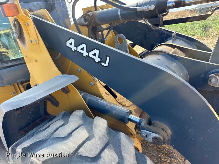 image for item OI9062 2005 John Deere 444J wheel loader