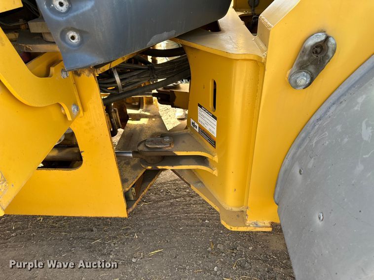 image for item OI9062 2005 John Deere 444J wheel loader