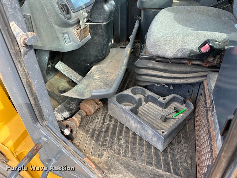 image for item OI9062 2005 John Deere 444J wheel loader