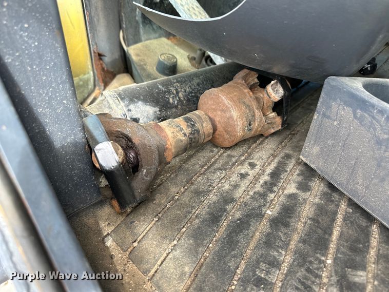 image for item OI9062 2005 John Deere 444J wheel loader