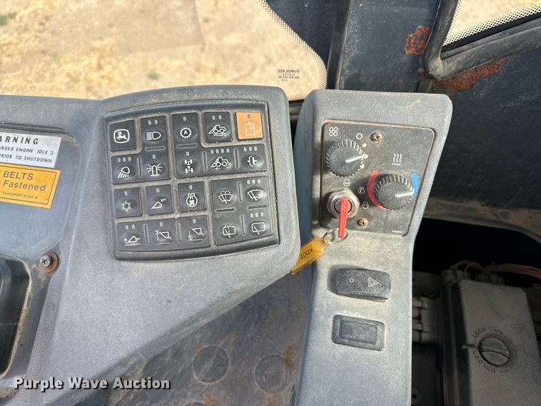 image for item OI9062 2005 John Deere 444J wheel loader