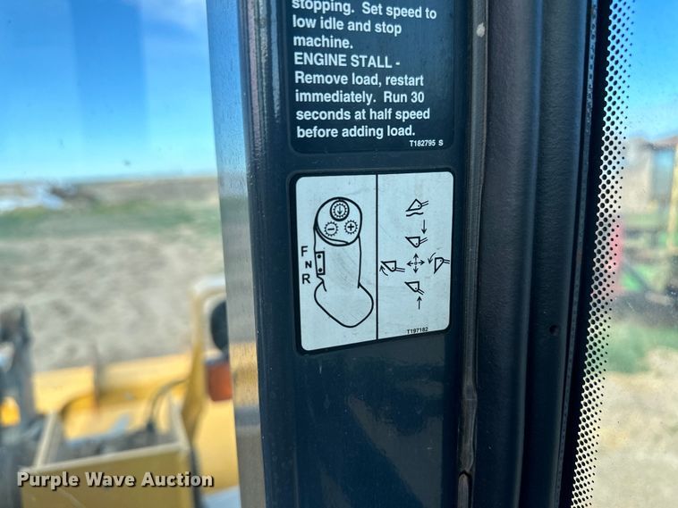 image for item OI9062 2005 John Deere 444J wheel loader