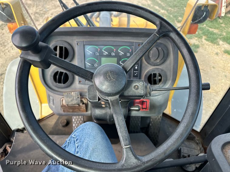 image for item OI9062 2005 John Deere 444J wheel loader