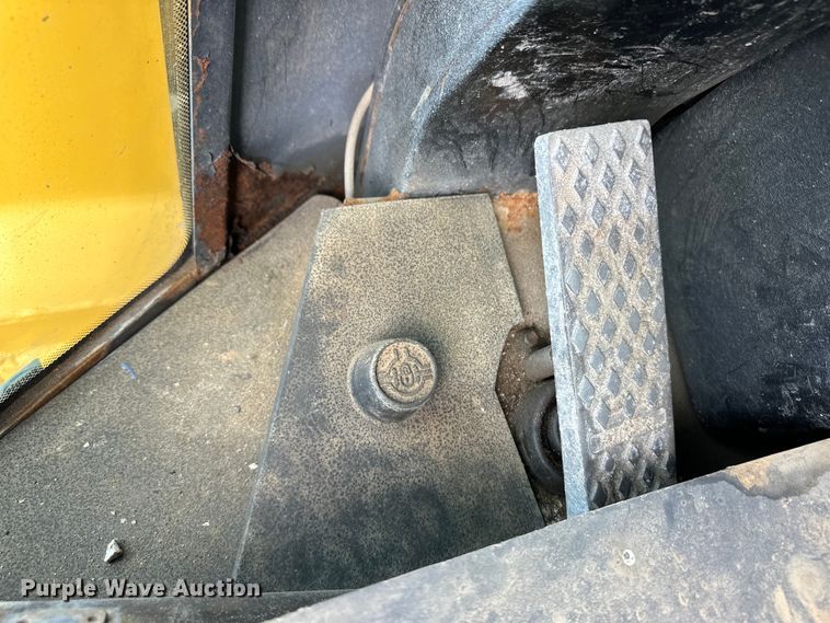 image for item OI9062 2005 John Deere 444J wheel loader