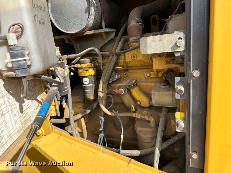 image for item OI9062 2005 John Deere 444J wheel loader