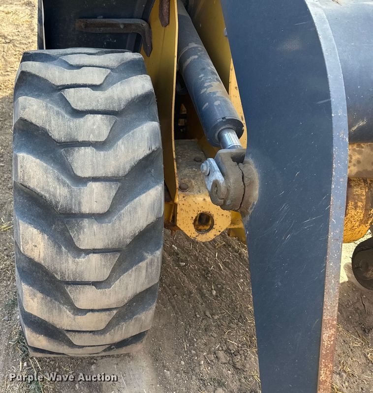 image for item OI9062 2005 John Deere 444J wheel loader