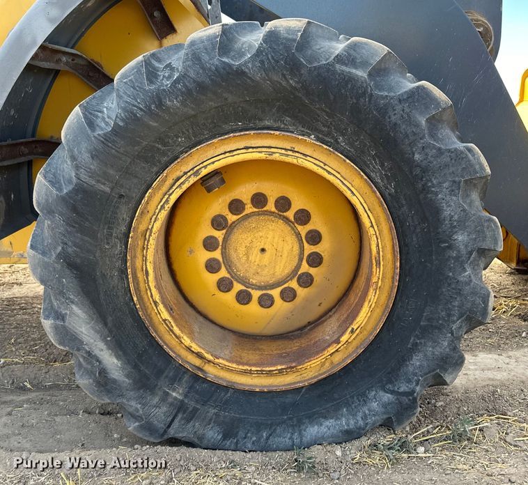 image for item OI9062 2005 John Deere 444J wheel loader