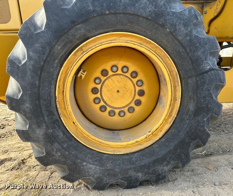 image for item OI9062 2005 John Deere 444J wheel loader