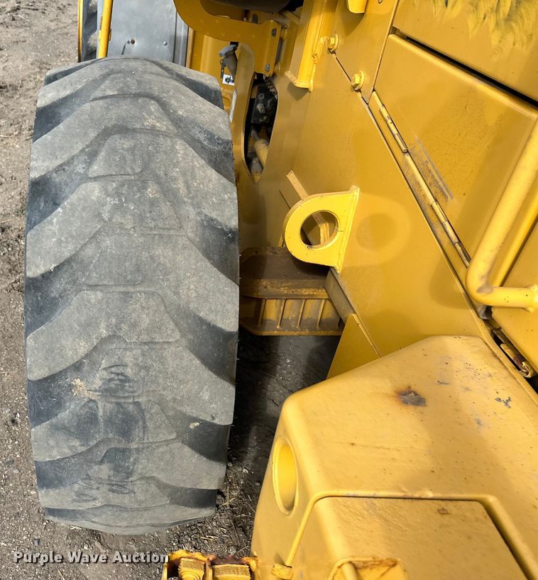 image for item OI9062 2005 John Deere 444J wheel loader