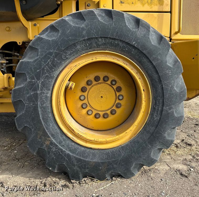 image for item OI9062 2005 John Deere 444J wheel loader