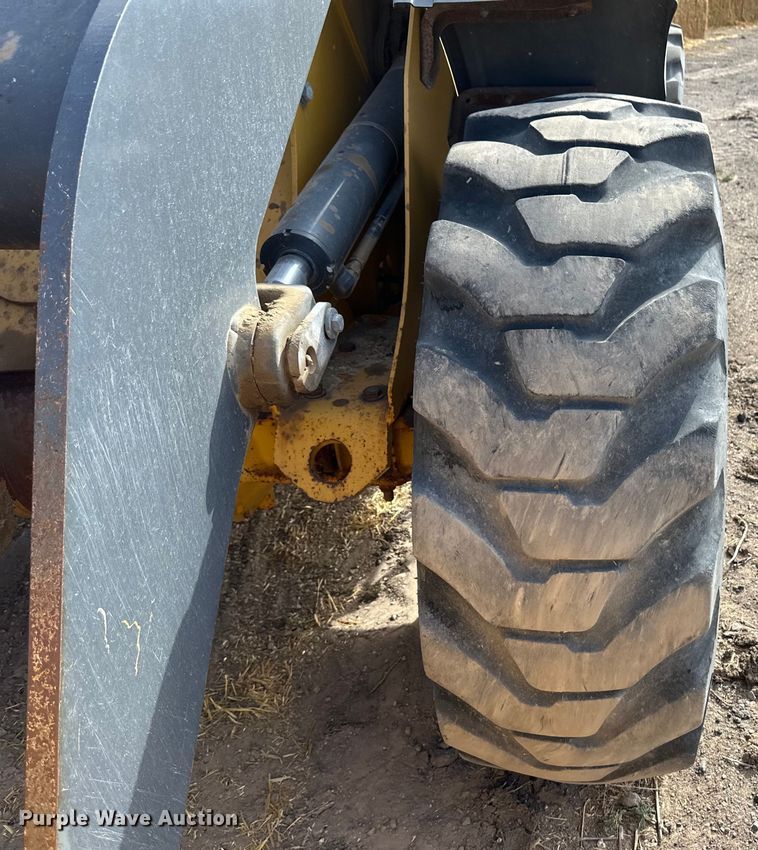image for item OI9062 2005 John Deere 444J wheel loader