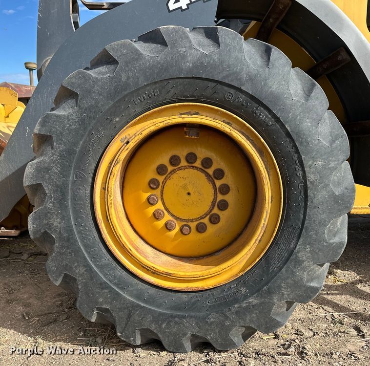image for item OI9062 2005 John Deere 444J wheel loader