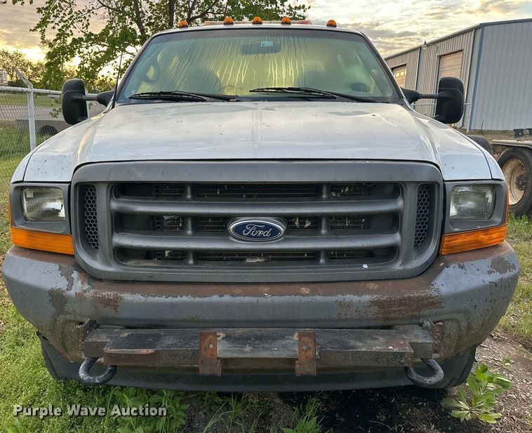 image for item OM9477 2001 Ford F450 Super Duty  Crew Cab utility / service truck