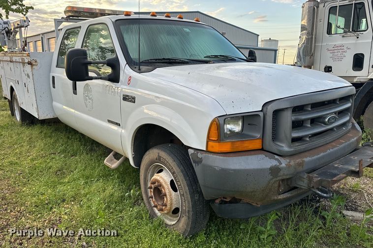 image for item OM9477 2001 Ford F450 Super Duty  Crew Cab utility / service truck