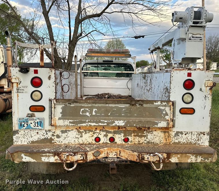 image for item OM9477 2001 Ford F450 Super Duty  Crew Cab utility / service truck