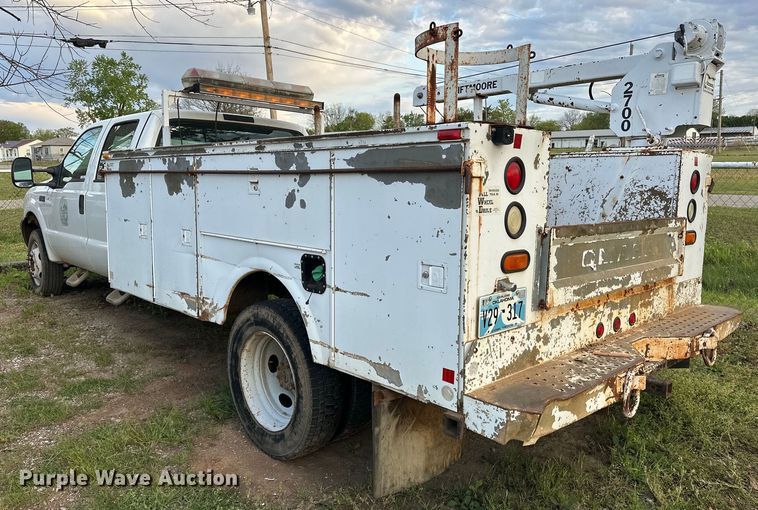 image for item OM9477 2001 Ford F450 Super Duty  Crew Cab utility / service truck