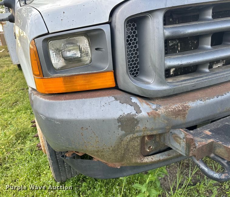 image for item OM9477 2001 Ford F450 Super Duty  Crew Cab utility / service truck