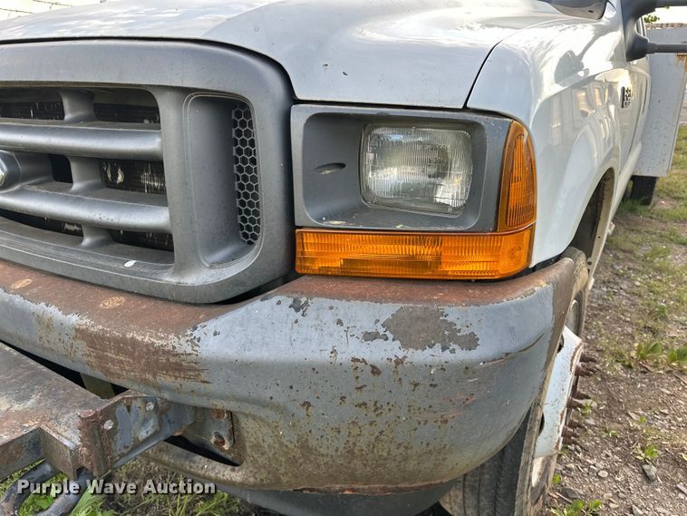 image for item OM9477 2001 Ford F450 Super Duty  Crew Cab utility / service truck