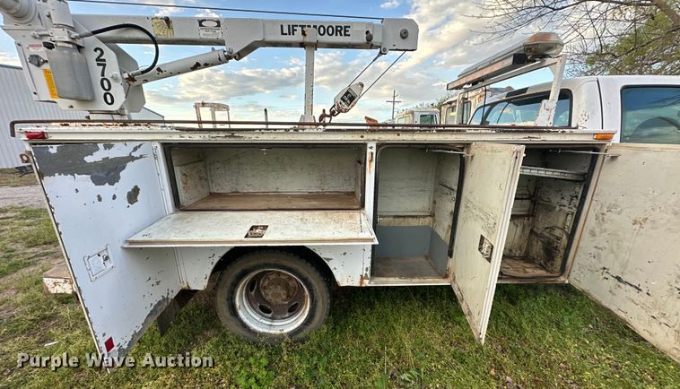 image for item OM9477 2001 Ford F450 Super Duty  Crew Cab utility / service truck