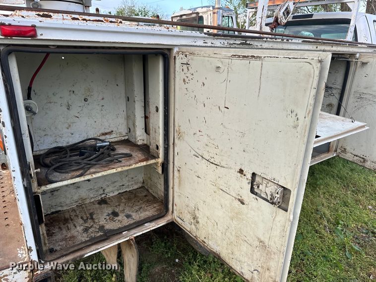 image for item OM9477 2001 Ford F450 Super Duty  Crew Cab utility / service truck