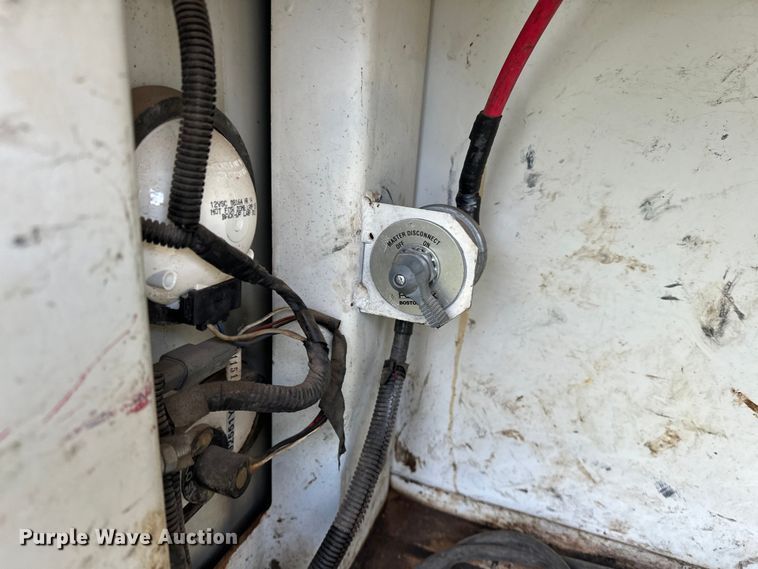 image for item OM9477 2001 Ford F450 Super Duty  Crew Cab utility / service truck