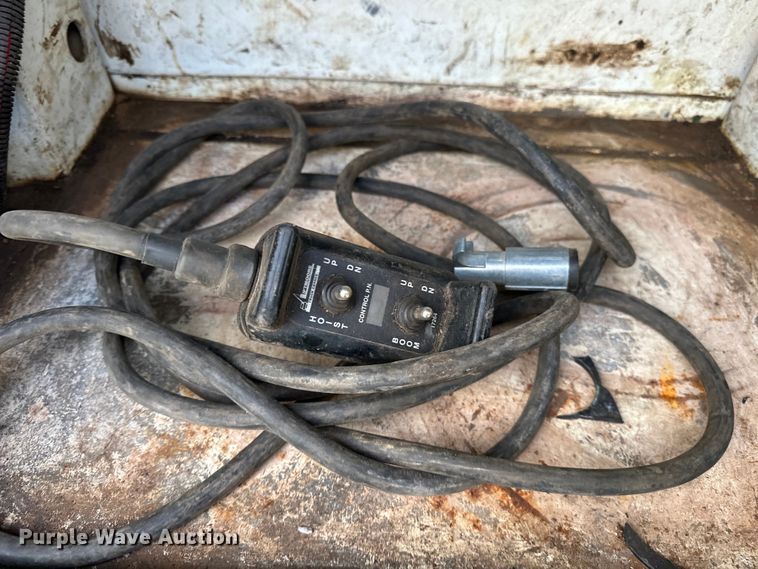 image for item OM9477 2001 Ford F450 Super Duty  Crew Cab utility / service truck