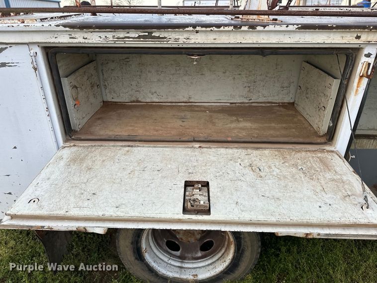 image for item OM9477 2001 Ford F450 Super Duty  Crew Cab utility / service truck