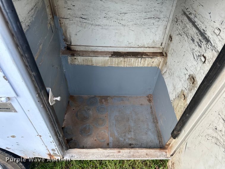 image for item OM9477 2001 Ford F450 Super Duty  Crew Cab utility / service truck