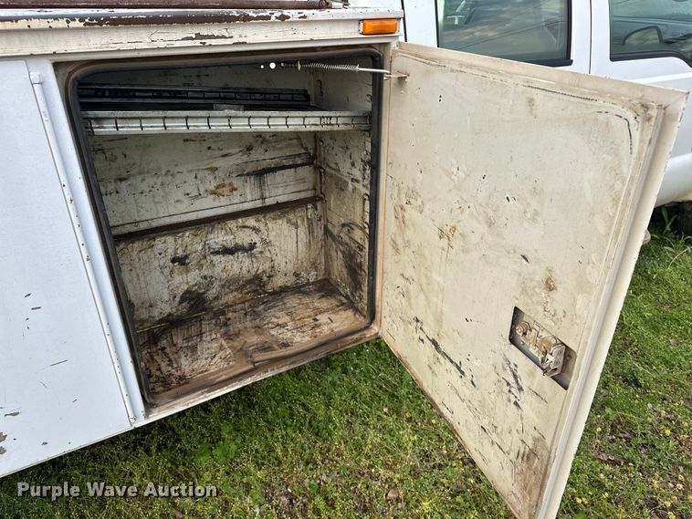 image for item OM9477 2001 Ford F450 Super Duty  Crew Cab utility / service truck