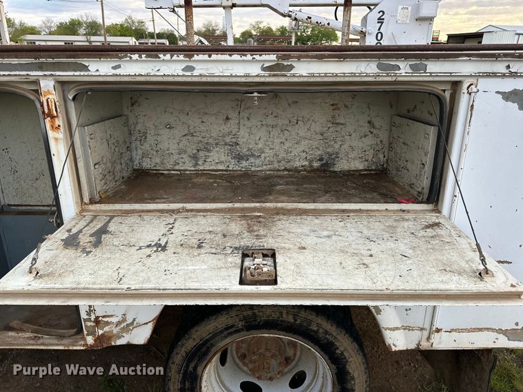 image for item OM9477 2001 Ford F450 Super Duty  Crew Cab utility / service truck