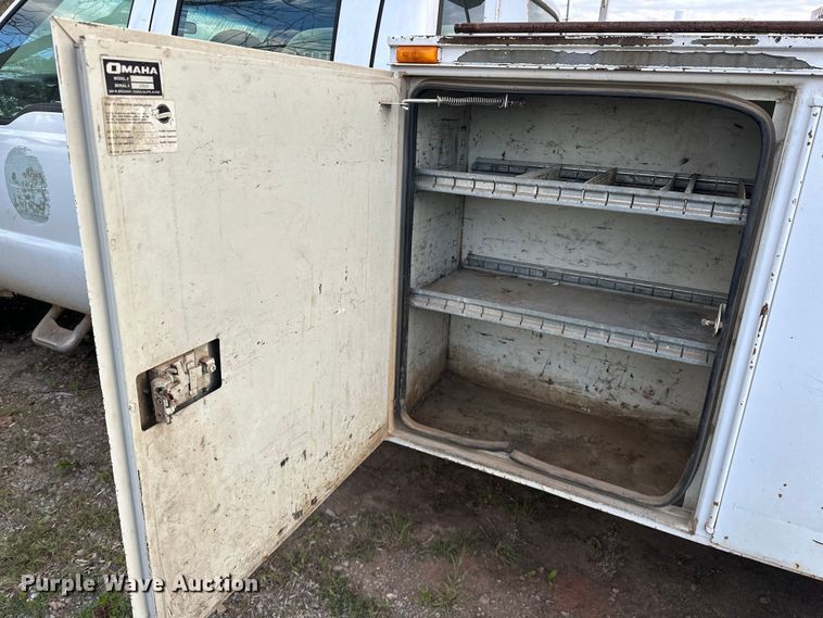 image for item OM9477 2001 Ford F450 Super Duty  Crew Cab utility / service truck