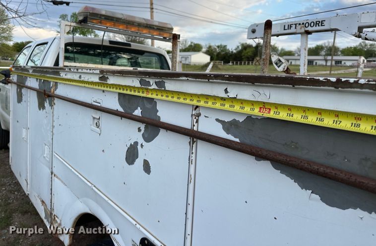 image for item OM9477 2001 Ford F450 Super Duty  Crew Cab utility / service truck